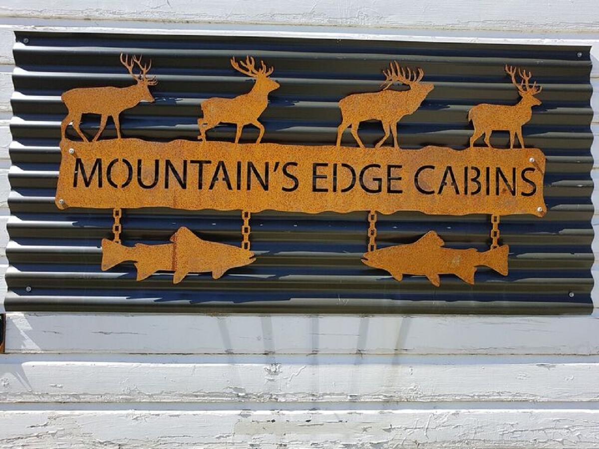 Mountains Edge Cabins Monowai Extérieur photo
