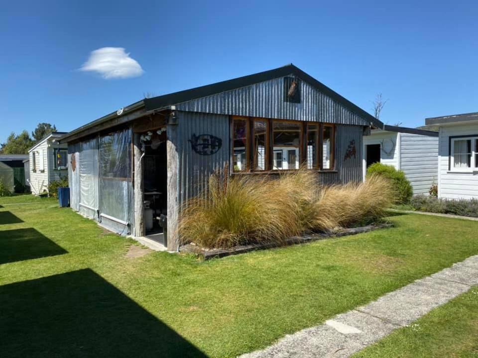 Mountains Edge Cabins Monowai Extérieur photo