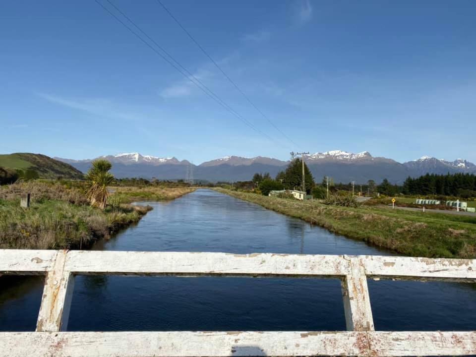 Mountains Edge Cabins Monowai Extérieur photo