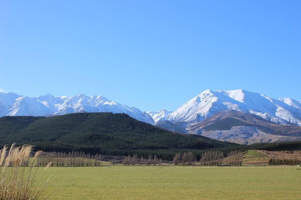 Mountains Edge Cabins Monowai Extérieur photo